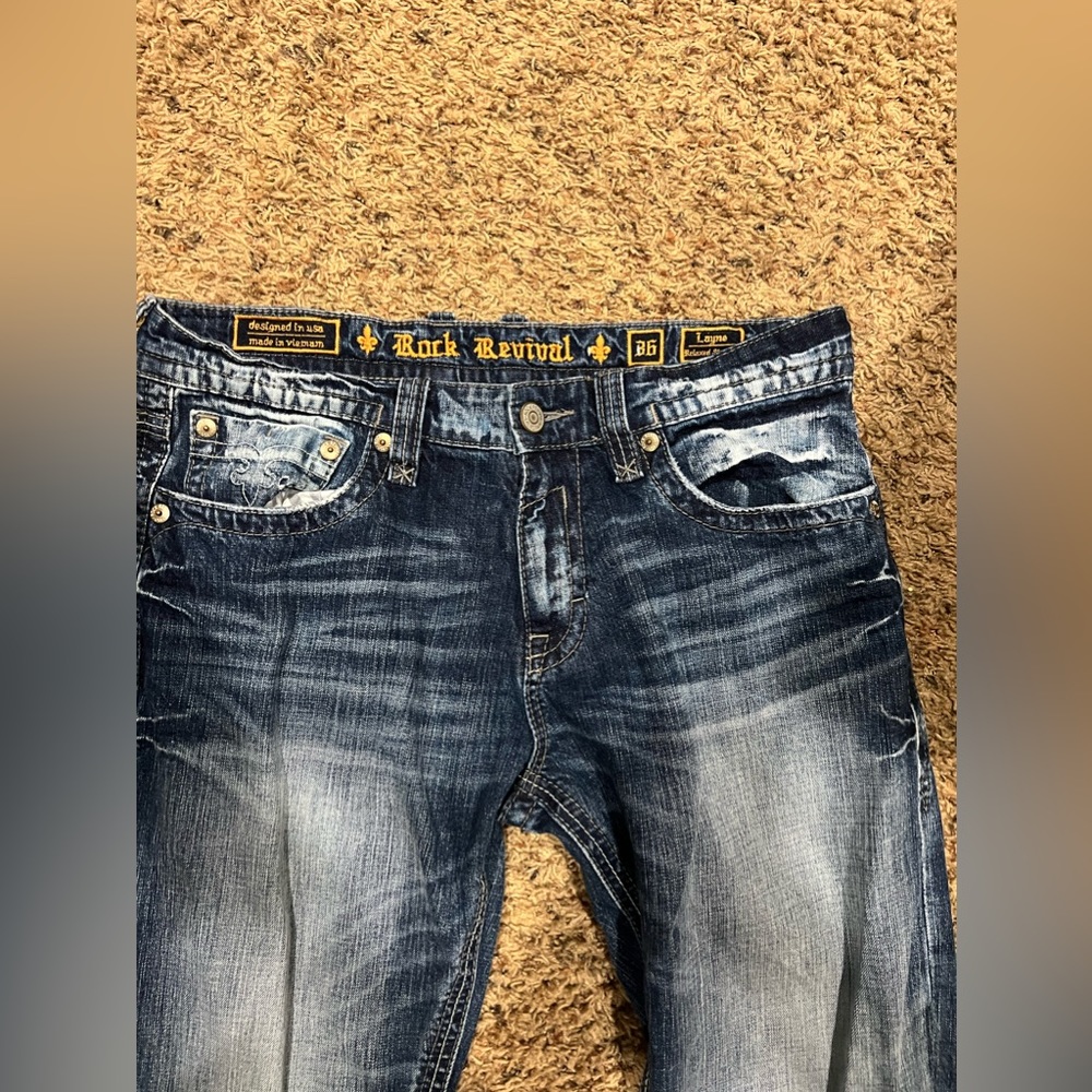 Men’s rock revival jeans size 36/38 and in amazing condition!